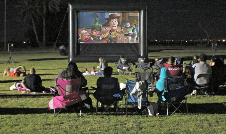 Inflatable Movie Screen - 16ft x 9ft Includes Attendant